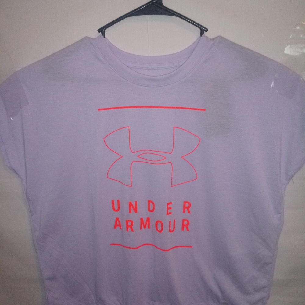 ⭐Under Armour crop top shirt⭐